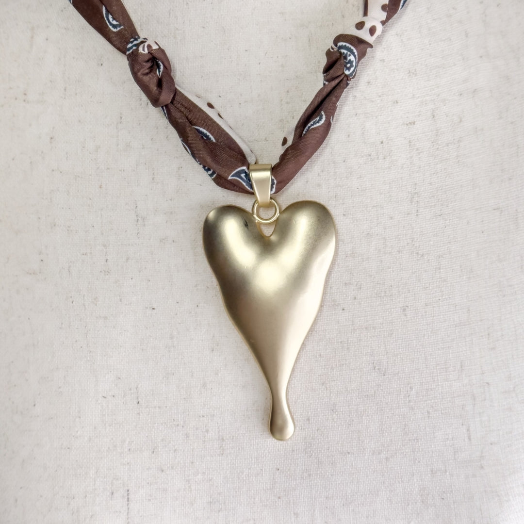 Drip Matte Heart Scarf Necklace-Chocolate Brown/Cream