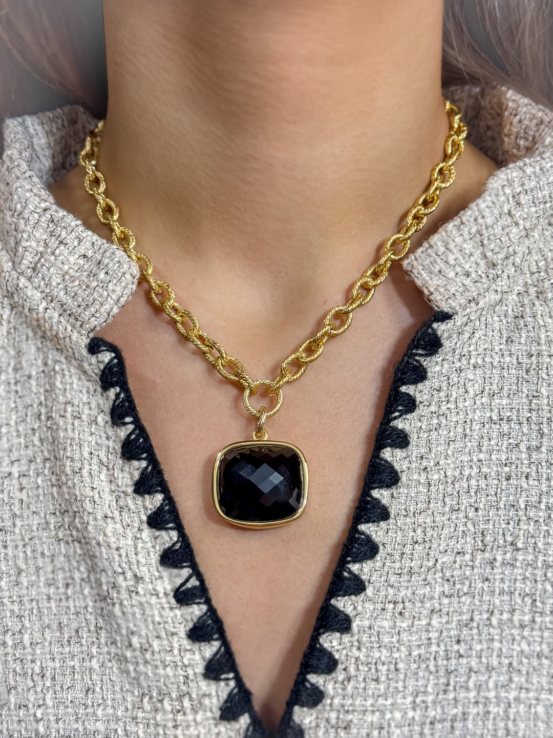 Elegant Black Gem Necklace