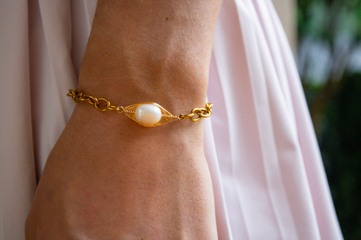 Classic Diva Spiral Pearl Bracelet