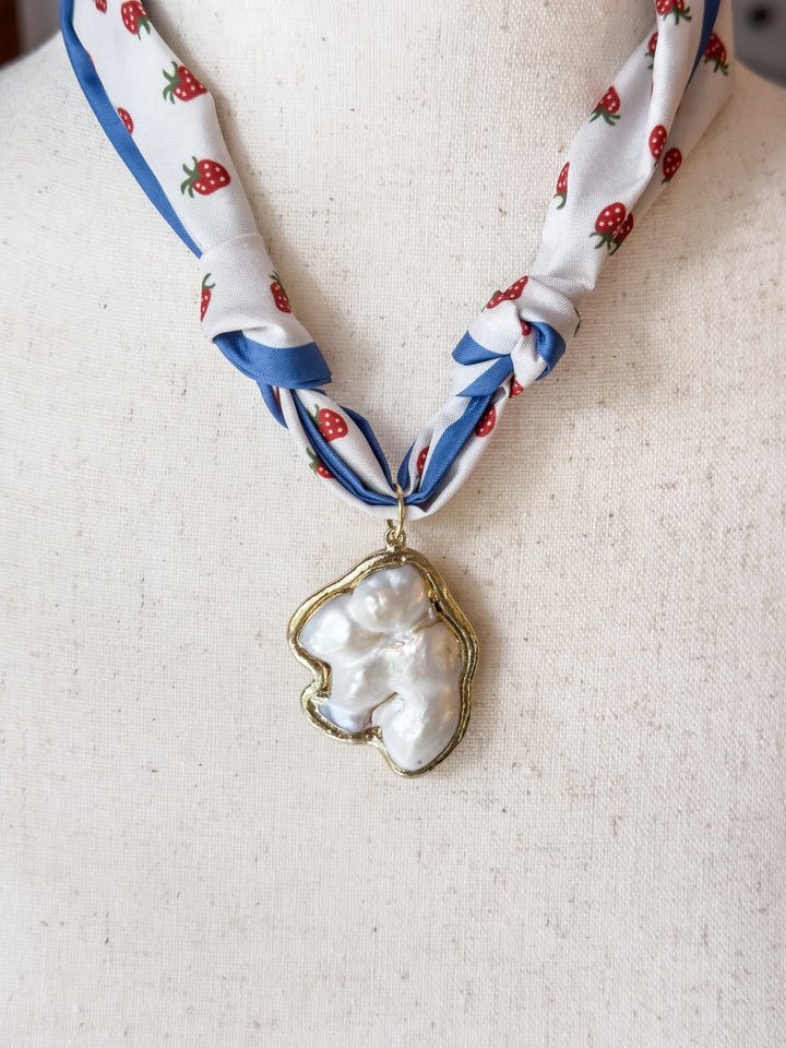 Cluster Baroque Pendant Scarf Necklace-Strawberries