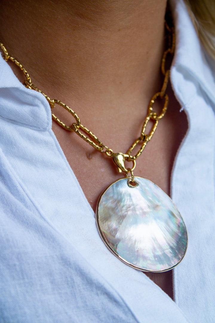 Luster Shell Necklace
